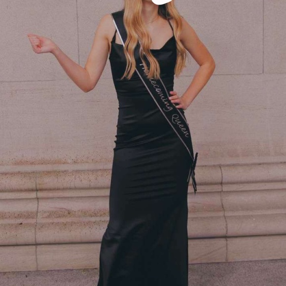 Black lace up, adjustable homecoming/prom dress - Picture 1 of 3